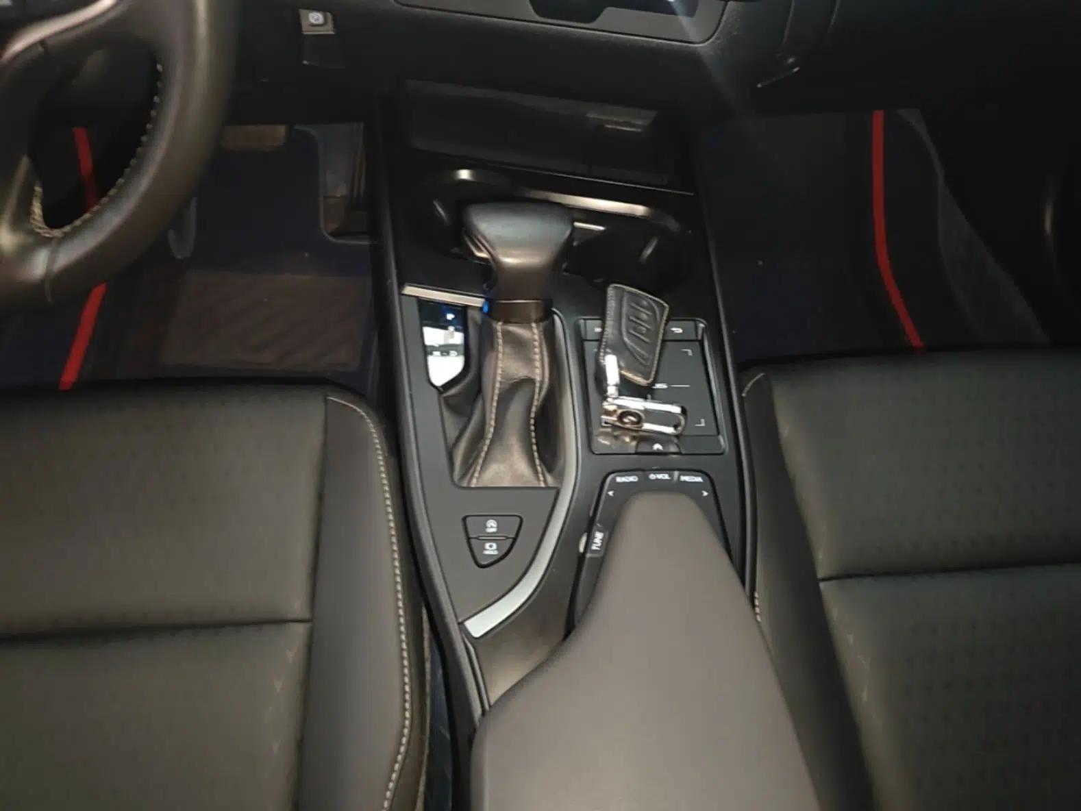 Lexus UX 2020 200 Special Edition — миниатюра 16