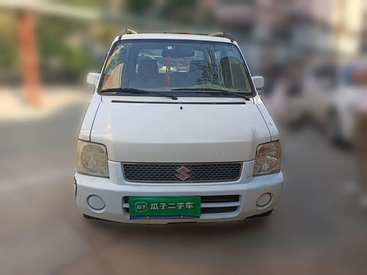 Suzuki Wagon R 2015 1.0L Manual Comfort Model — миниатюра 2
