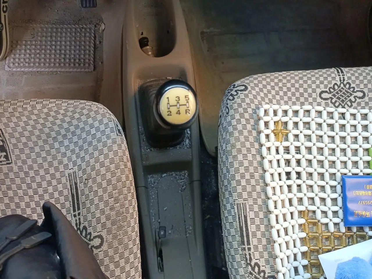 Suzuki Wagon R 2015 1.0L Manual Comfort Model — миниатюра 14