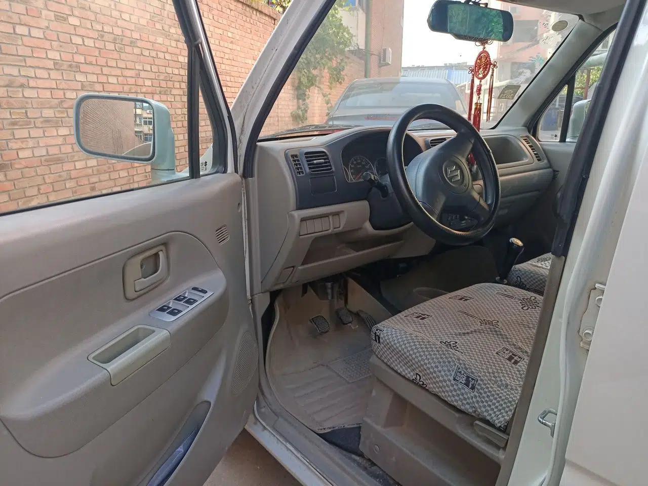 Suzuki Wagon R 2015 1.0L Manual Comfort Model — миниатюра 16