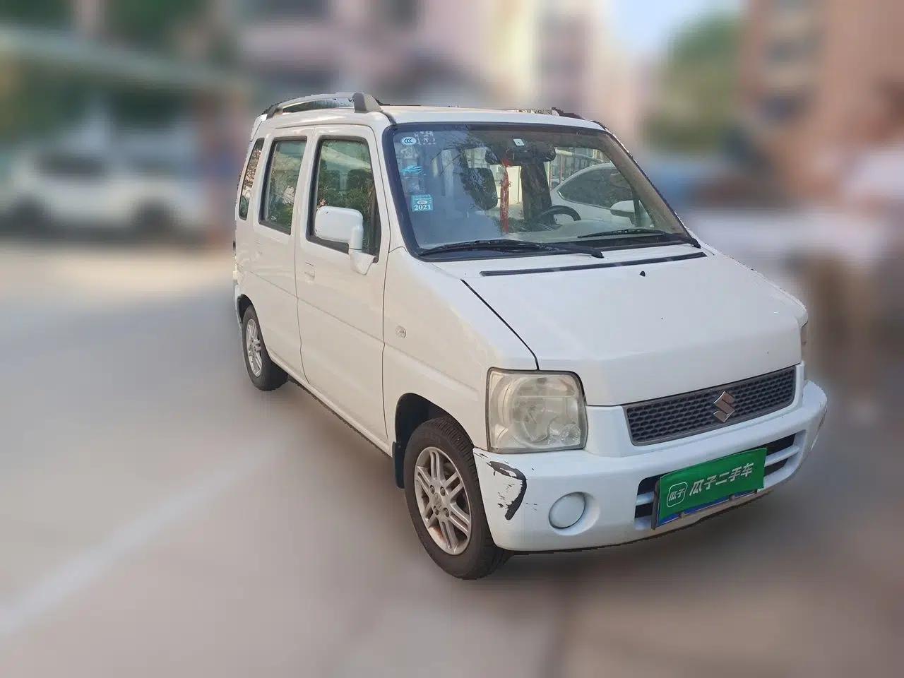 Suzuki Wagon R 2015 1.0L Manual Comfort Model — миниатюра 3