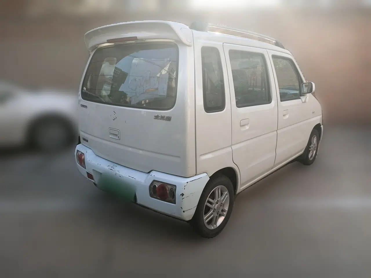 Suzuki Wagon R 2015 1.0L Manual Comfort Model — миниатюра 6