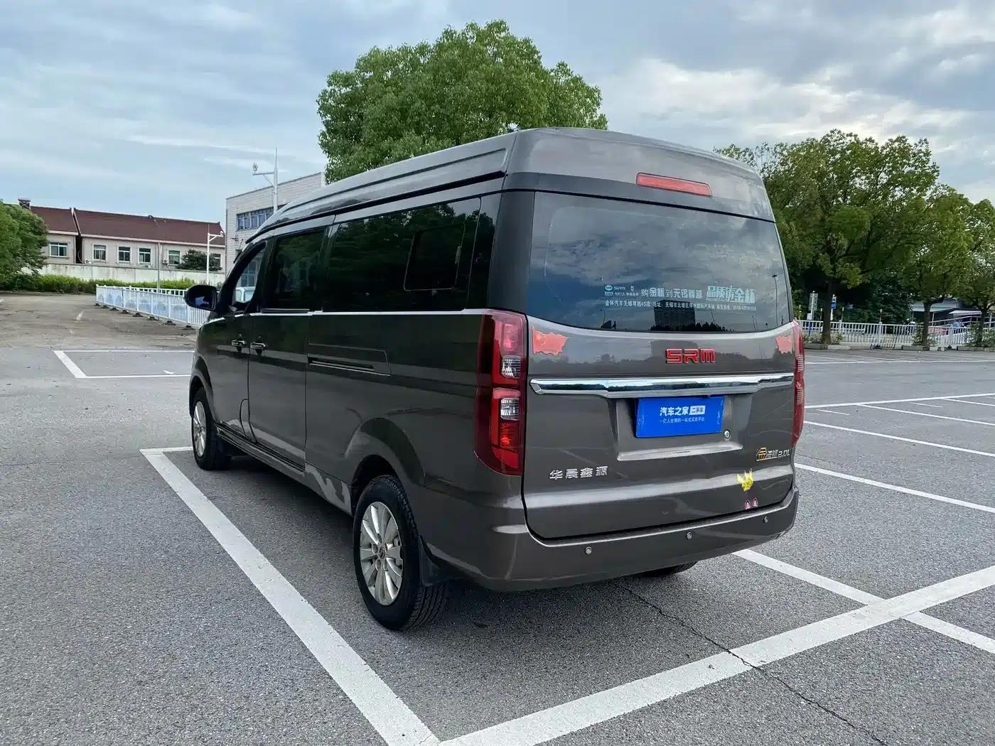 Golden Sea Lion Classic 2022 Model 2.0L Bus Magic Lion 9-Seater — миниатюра 14