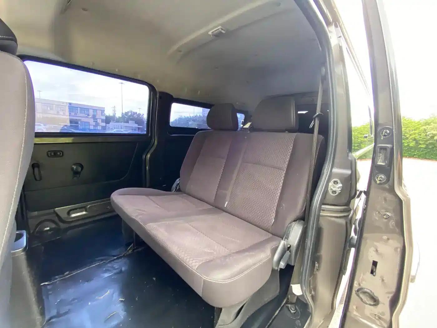 Golden Sea Lion Classic 2022 Model 2.0L Bus Magic Lion 9-Seater — миниатюра 9