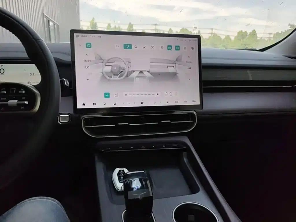 Jetour X90 PRO 2024 2.0T DCT Premium Edition 7-seater — миниатюра 13