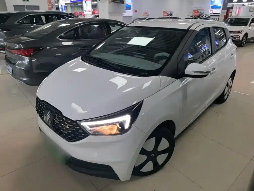 Yizhi EV3 2025 Plus 330KM Comfort Model — миниатюра 2