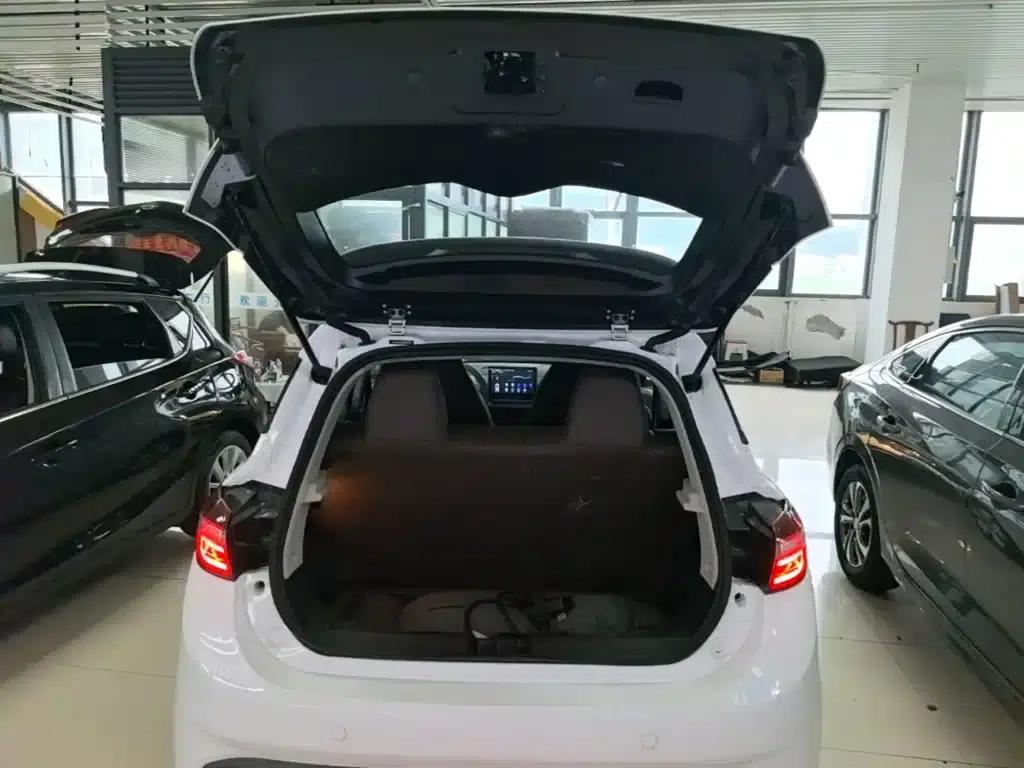 Yizhi EV3 2025 Plus 330KM Comfort Model — миниатюра 19