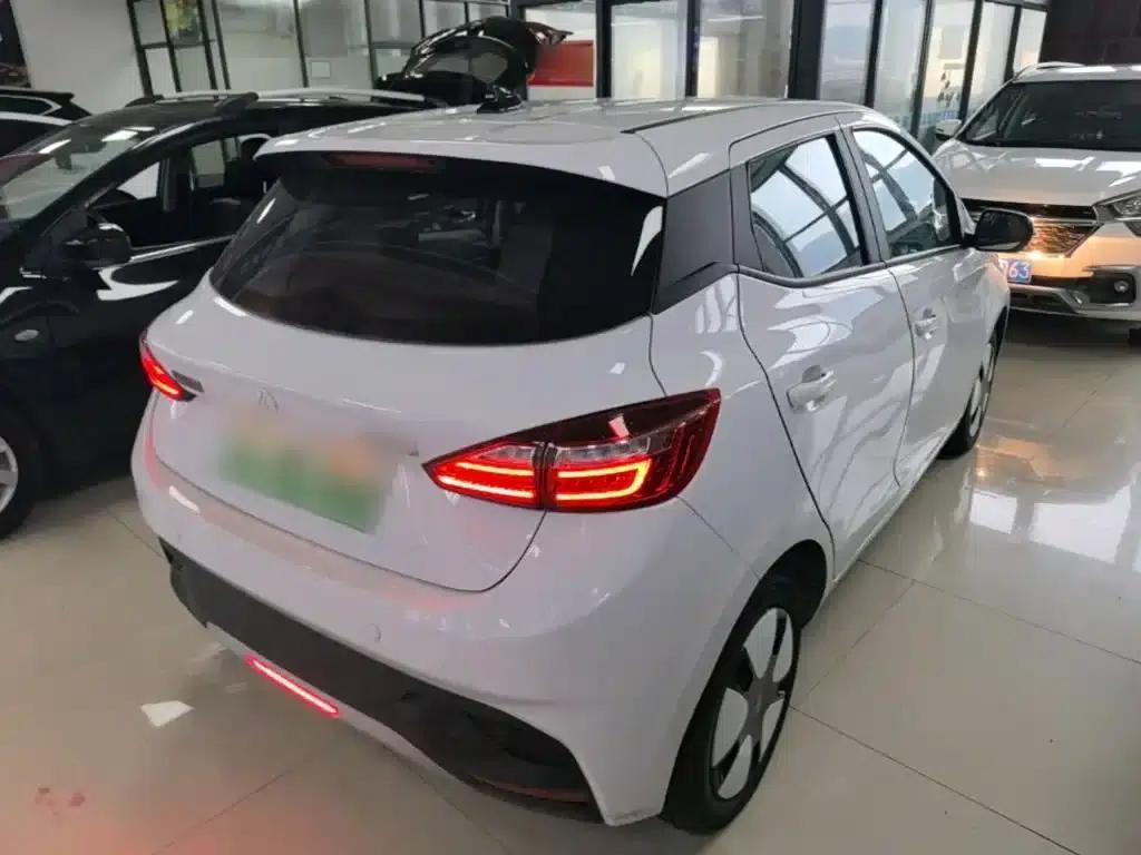 Yizhi EV3 2025 Plus 330KM Comfort Model — миниатюра 7