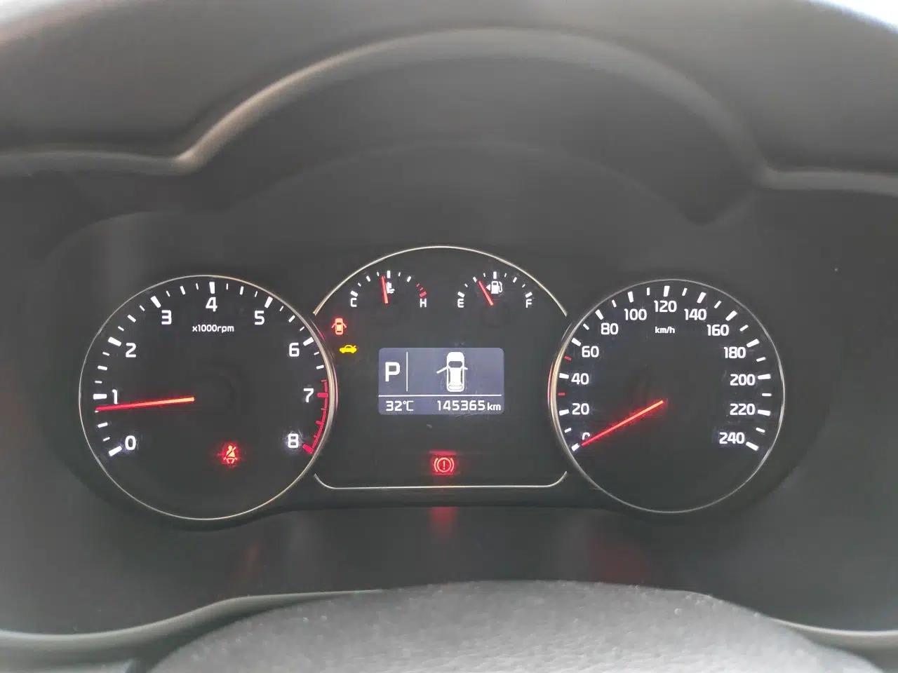 Kia Carens 2013 2.0L 7-Seater Automatic Standard Version China V Standard — миниатюра 11
