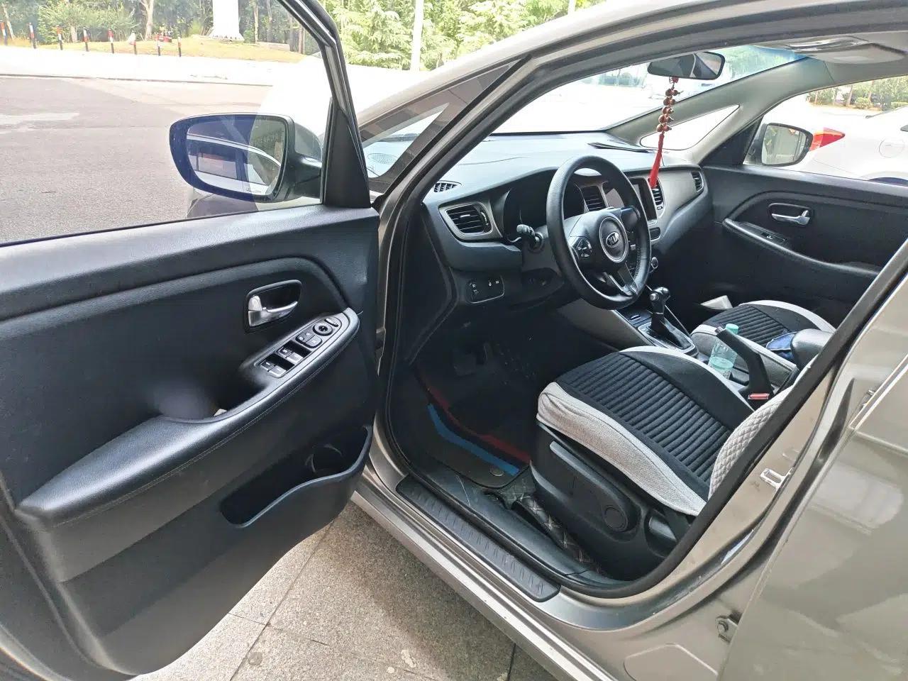 Kia Carens 2013 2.0L 7-Seater Automatic Standard Version China V Standard — миниатюра 16