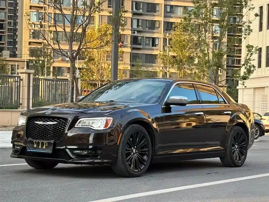 Chrysler 300C (Imported) 2013 3.6L Premium Edition — миниатюра 1