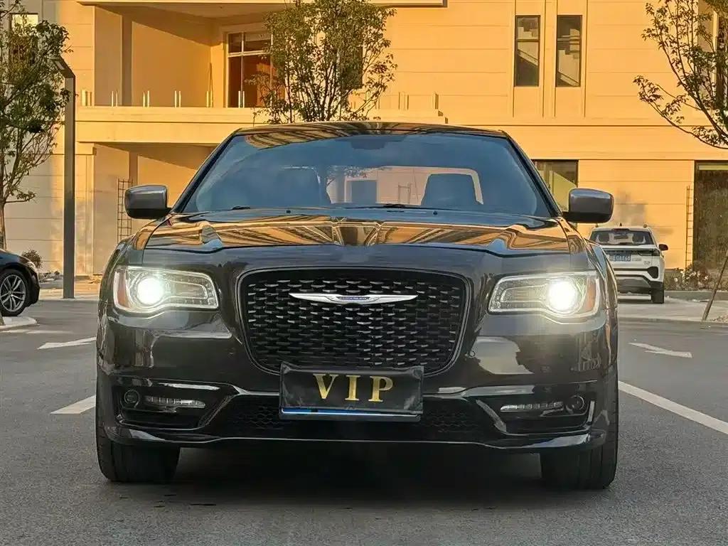 Chrysler 300C (Imported) 2013 3.6L Premium Edition — миниатюра 2
