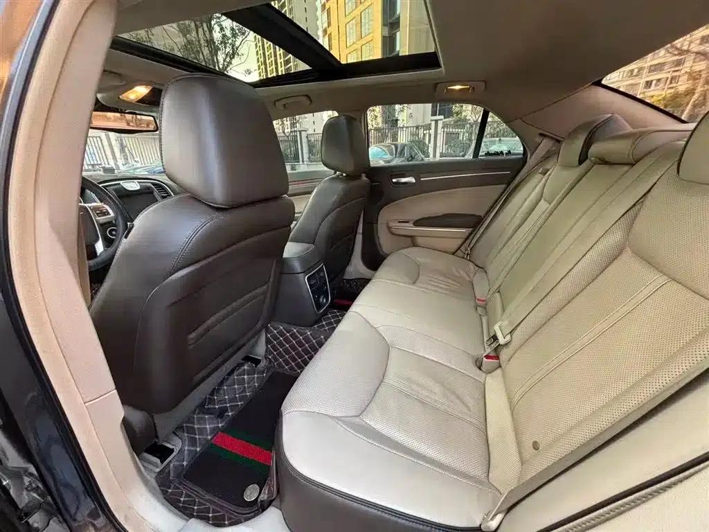 Chrysler 300C (Imported) 2013 3.6L Premium Edition — миниатюра 7