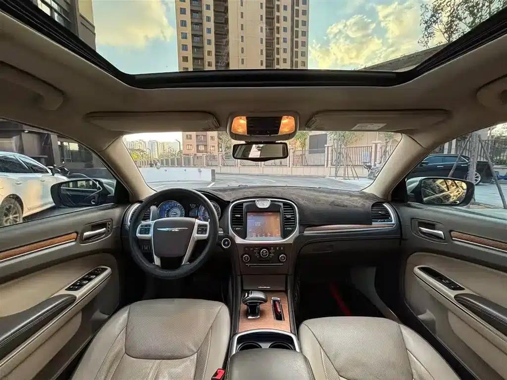 Chrysler 300C (Imported) 2013 3.6L Premium Edition — миниатюра 8