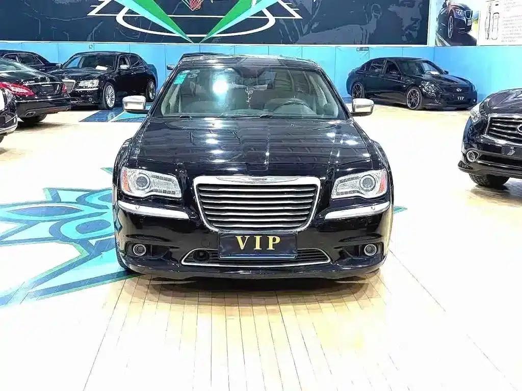 2014 Chrysler 300C Imported Model 3.0L Excellence Edition — миниатюра 2