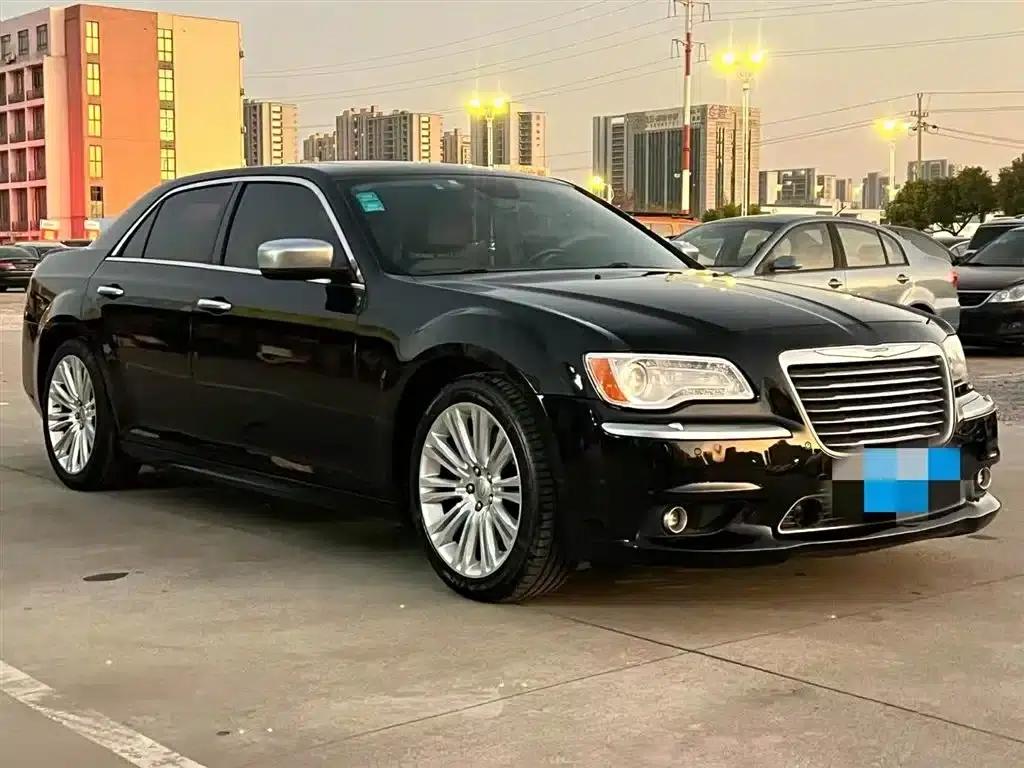 2014 Chrysler 300C Imported Model 3.0L Excellence Edition — миниатюра 13