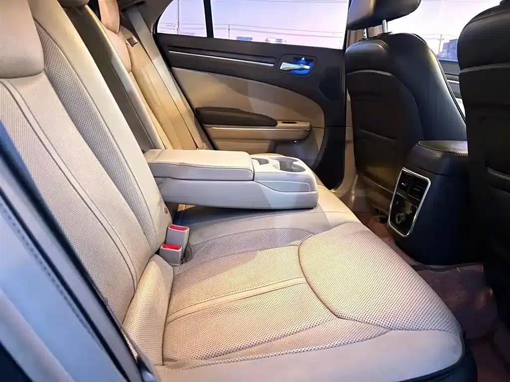 2014 Chrysler 300C Imported Model 3.0L Excellence Edition — миниатюра 14