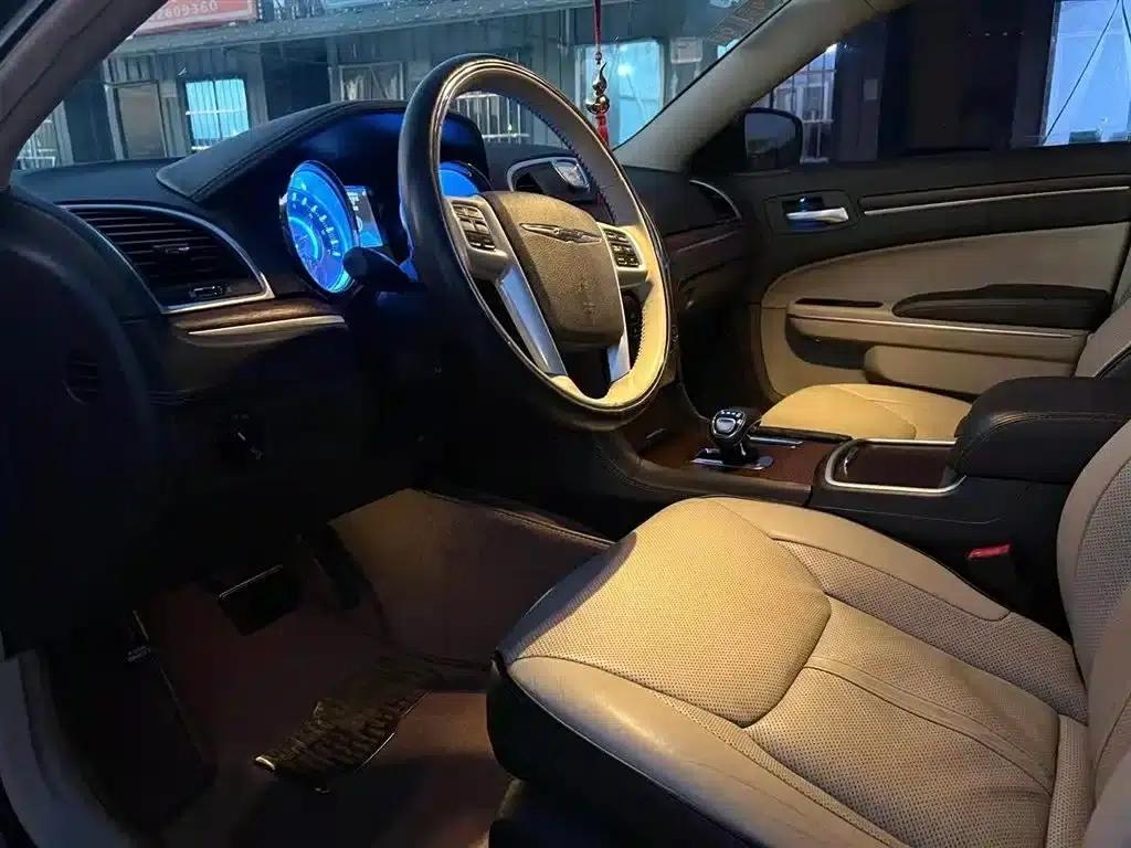2014 Chrysler 300C Imported Model 3.0L Excellence Edition — миниатюра 15