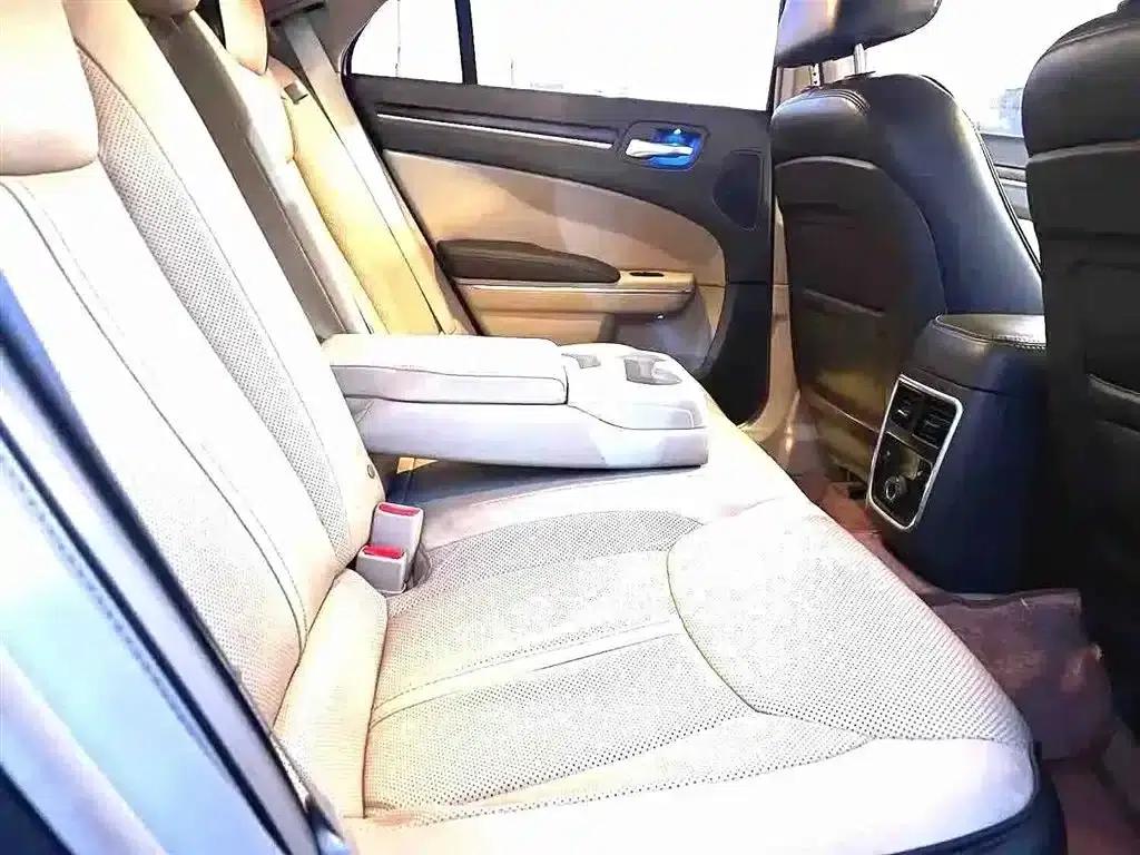 2014 Chrysler 300C Imported Model 3.0L Excellence Edition — миниатюра 4