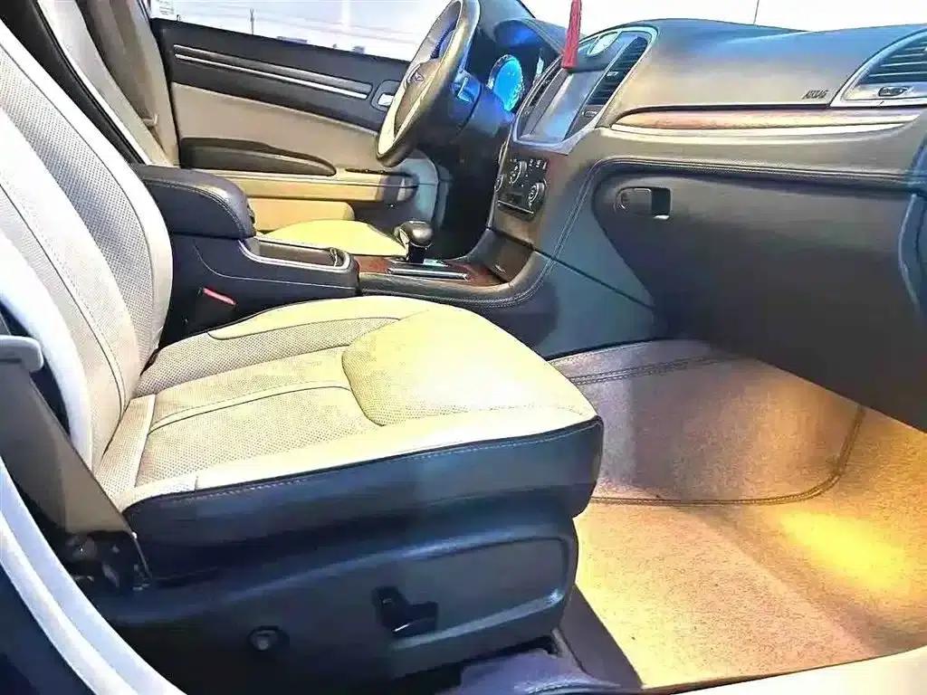2014 Chrysler 300C Imported Model 3.0L Excellence Edition — миниатюра 5