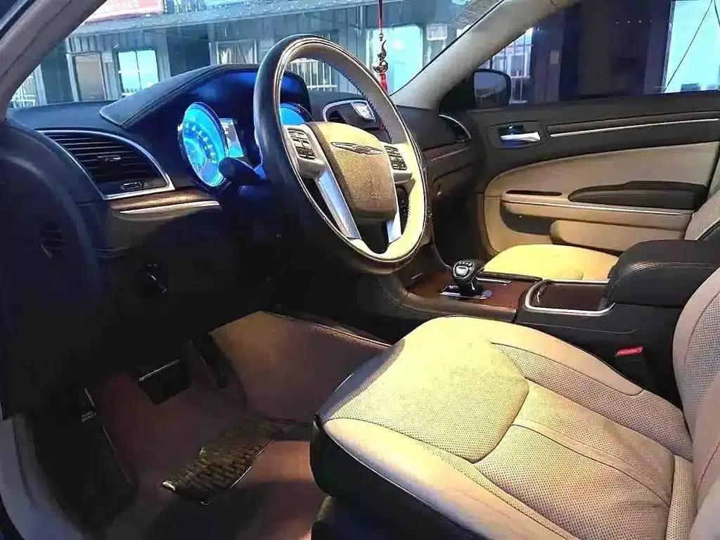 2014 Chrysler 300C Imported Model 3.0L Excellence Edition — миниатюра 6