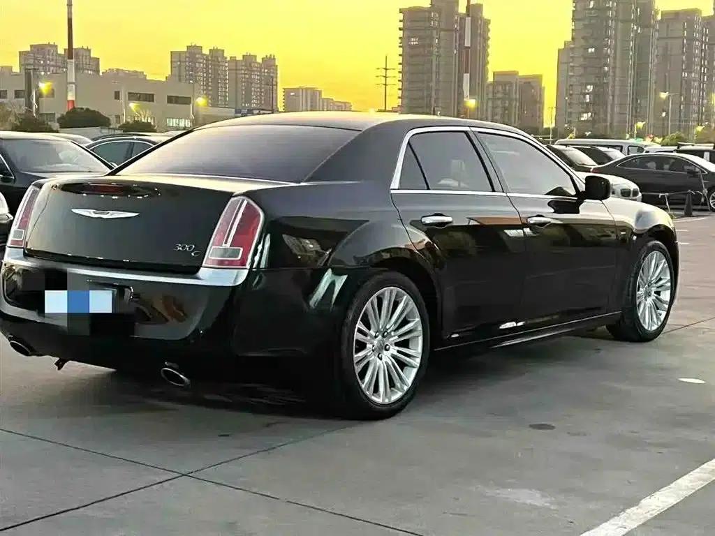 2014 Chrysler 300C Imported Model 3.0L Excellence Edition — миниатюра 7