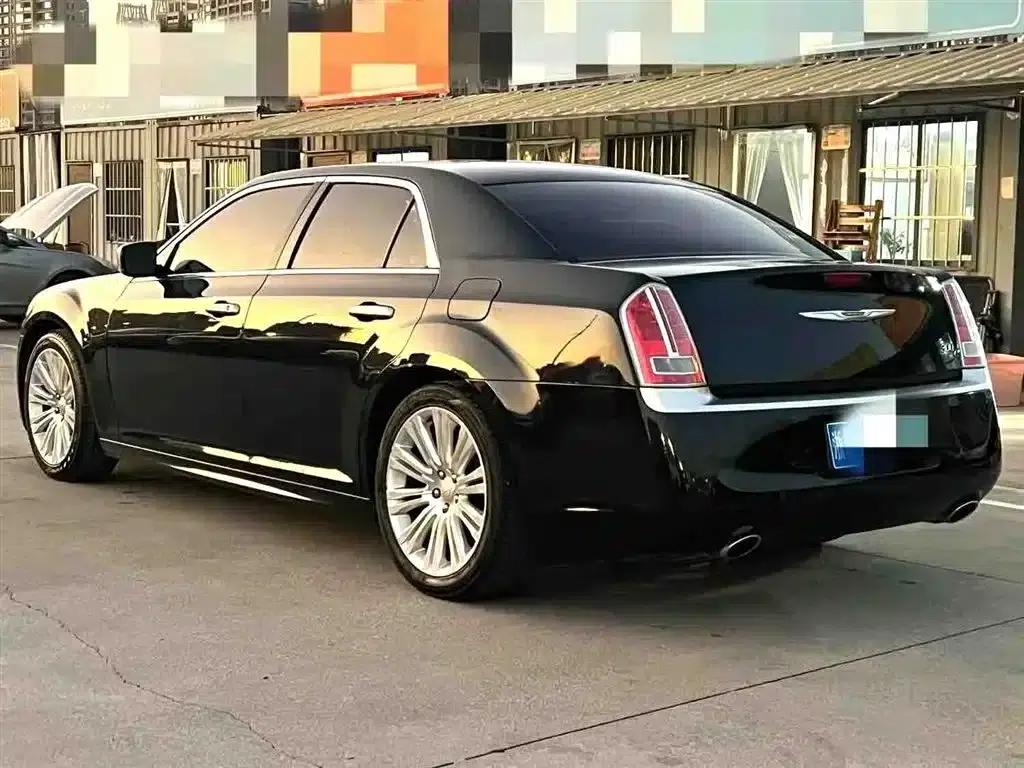 2014 Chrysler 300C Imported Model 3.0L Excellence Edition — миниатюра 8