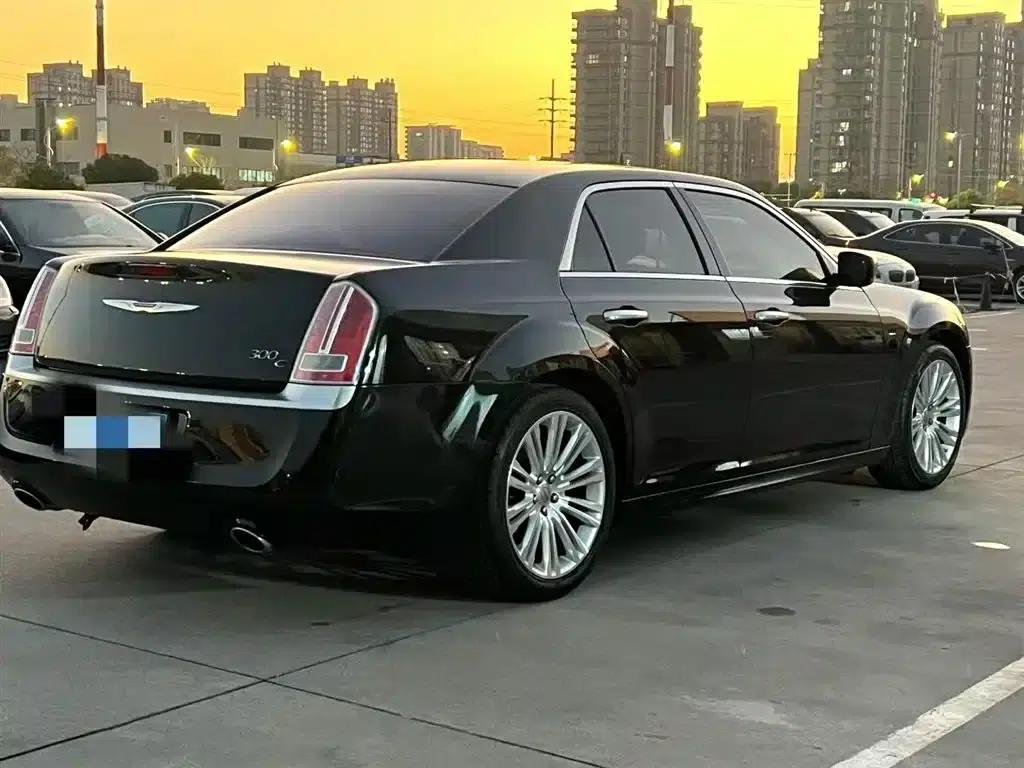 2014 Chrysler 300C Imported Model 3.0L Excellence Edition — миниатюра 10
