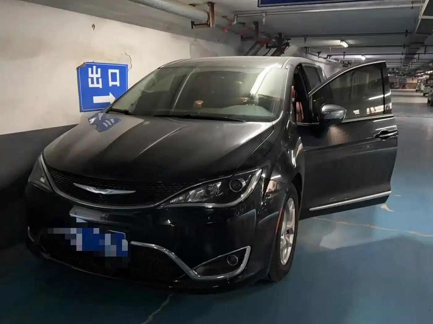 2017 Chrysler Grand Voyager (Imported) 3.6L Premium Edition — миниатюра 1