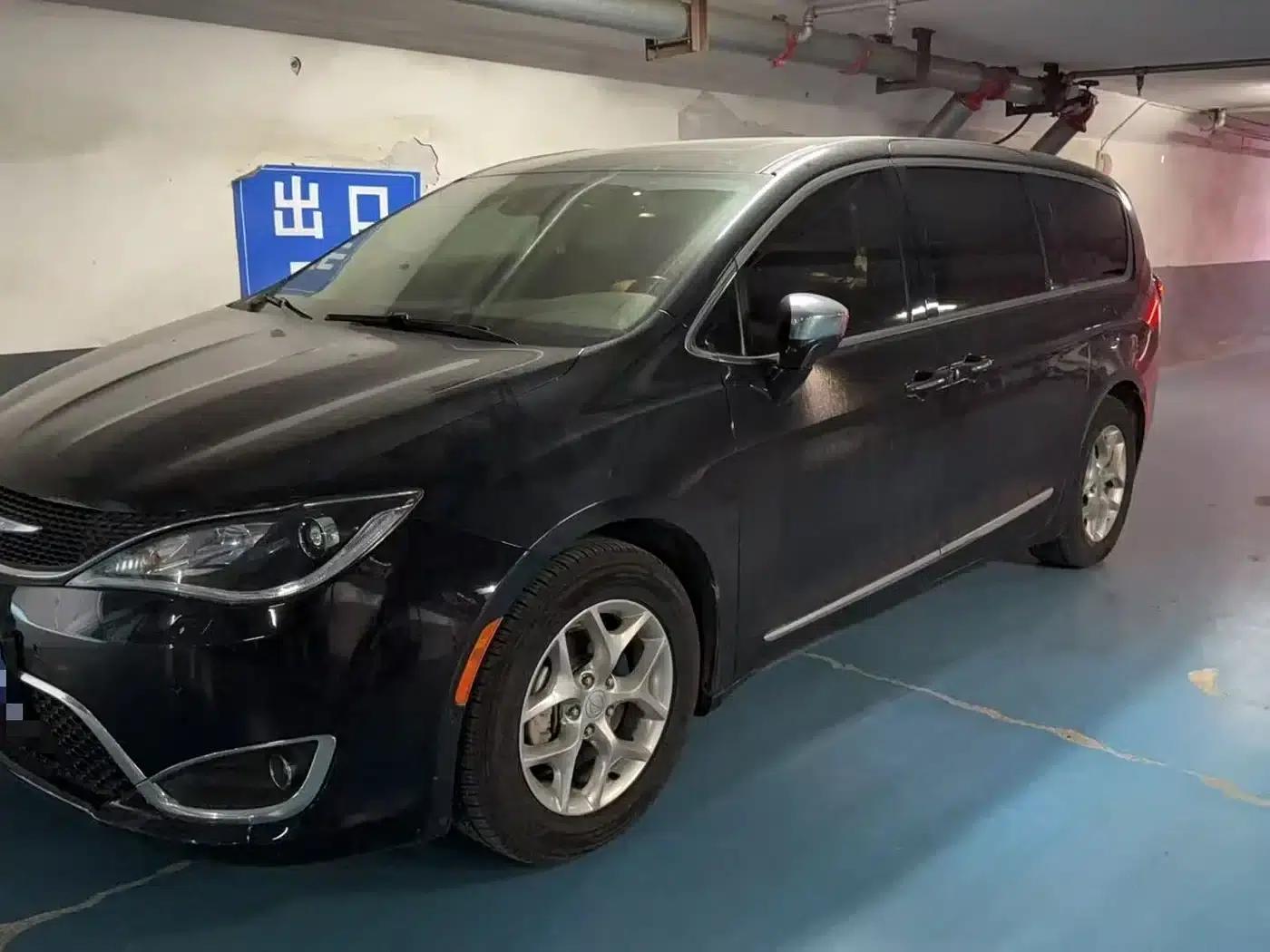 2017 Chrysler Grand Voyager (Imported) 3.6L Premium Edition — миниатюра 2