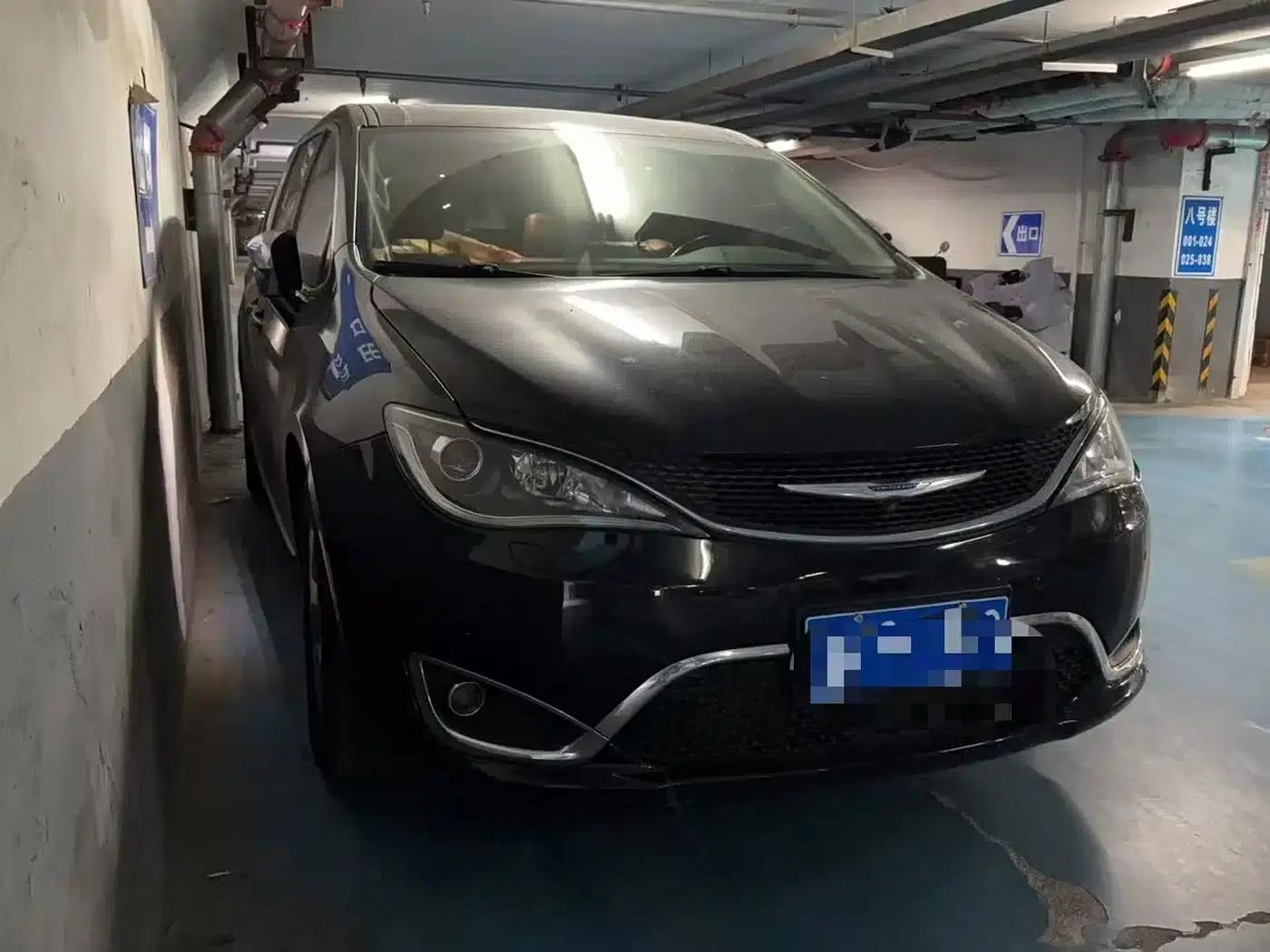 2017 Chrysler Grand Voyager (Imported) 3.6L Premium Edition — миниатюра 3