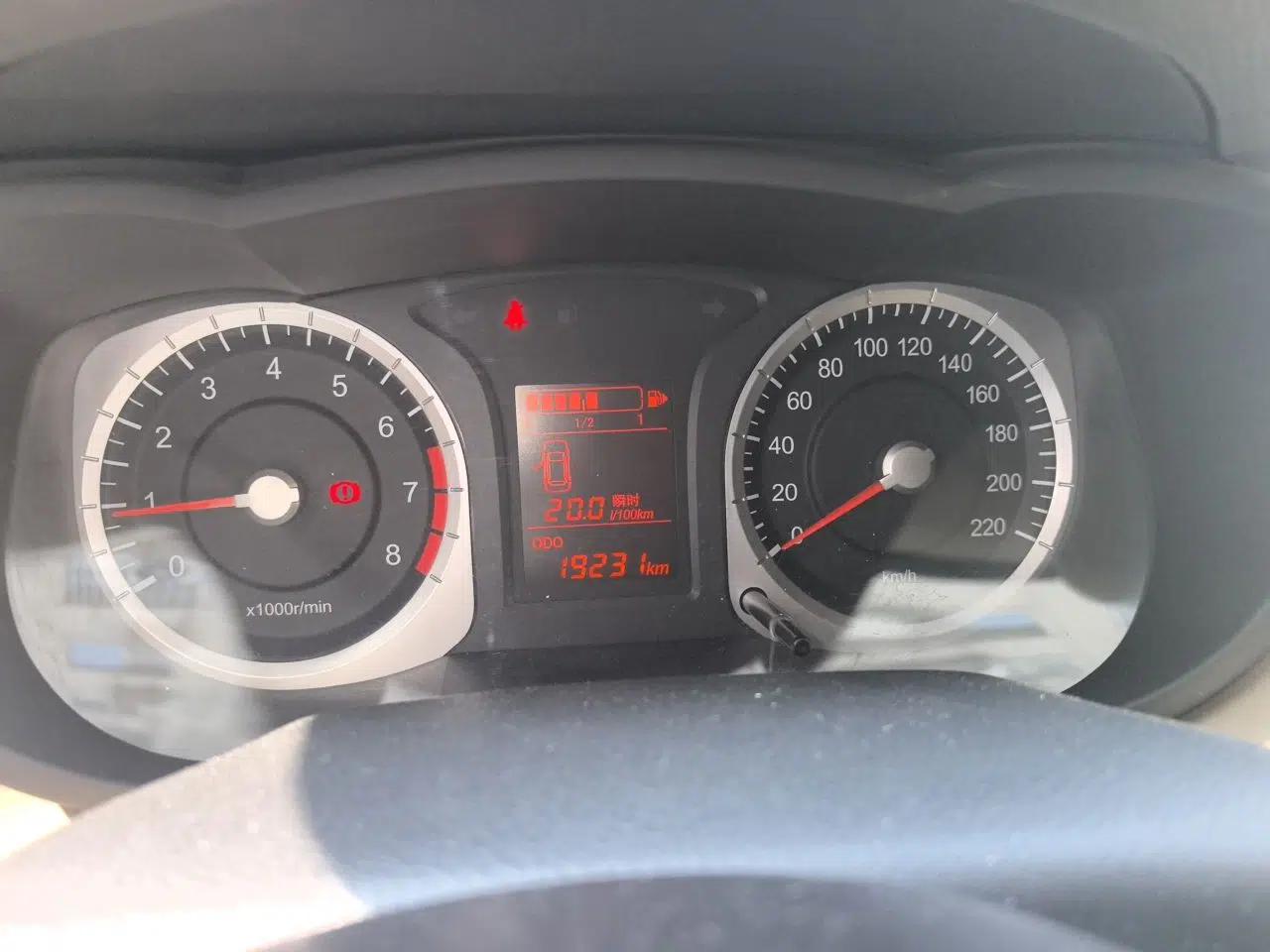 Venucia R50 2013 1.6L Manual Fashion Edition — миниатюра 11