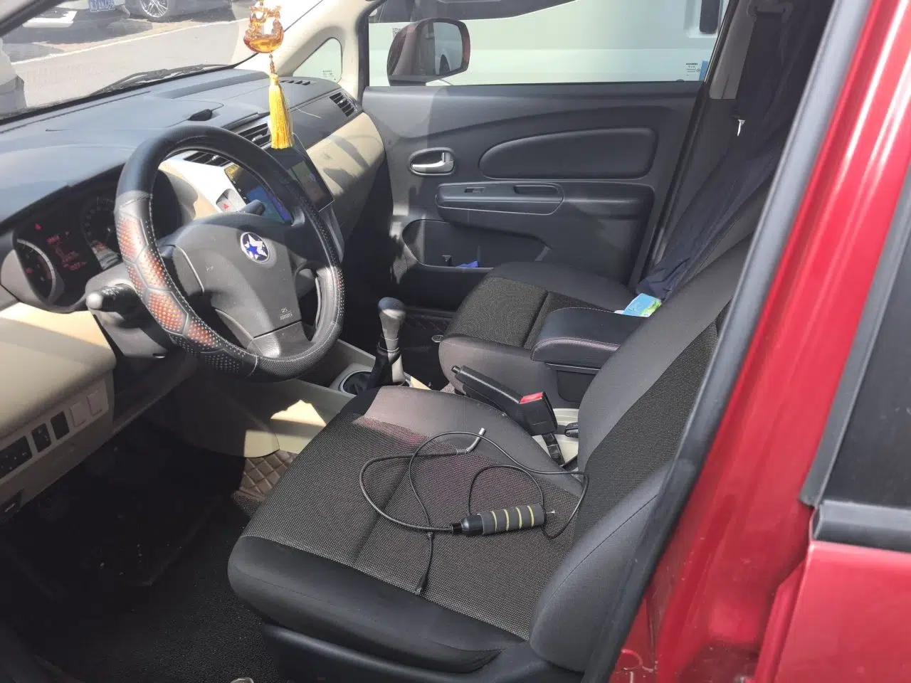 Venucia R50 2013 1.6L Manual Fashion Edition — миниатюра 15