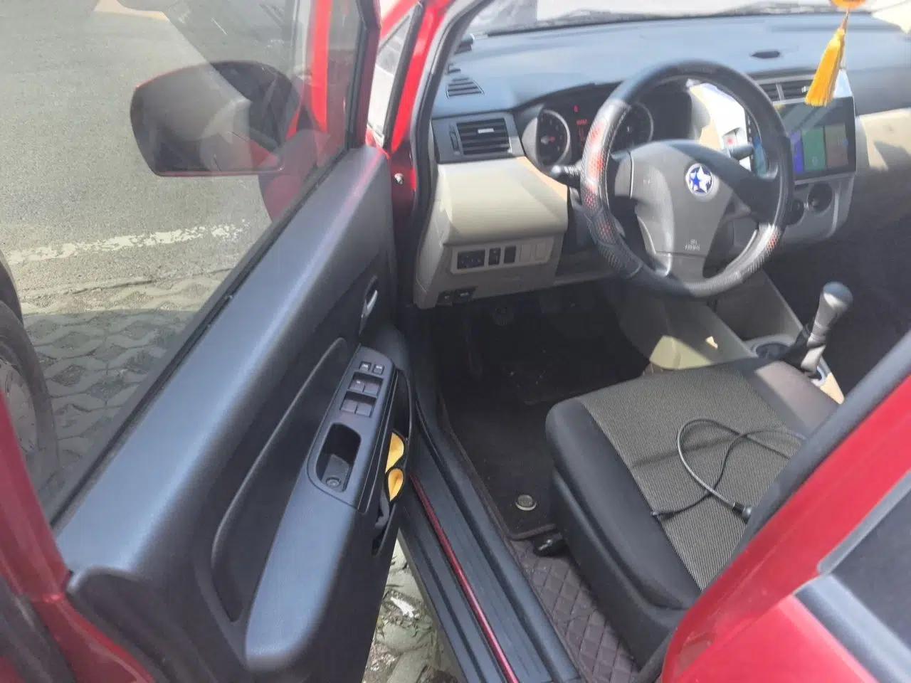 Venucia R50 2013 1.6L Manual Fashion Edition — миниатюра 16