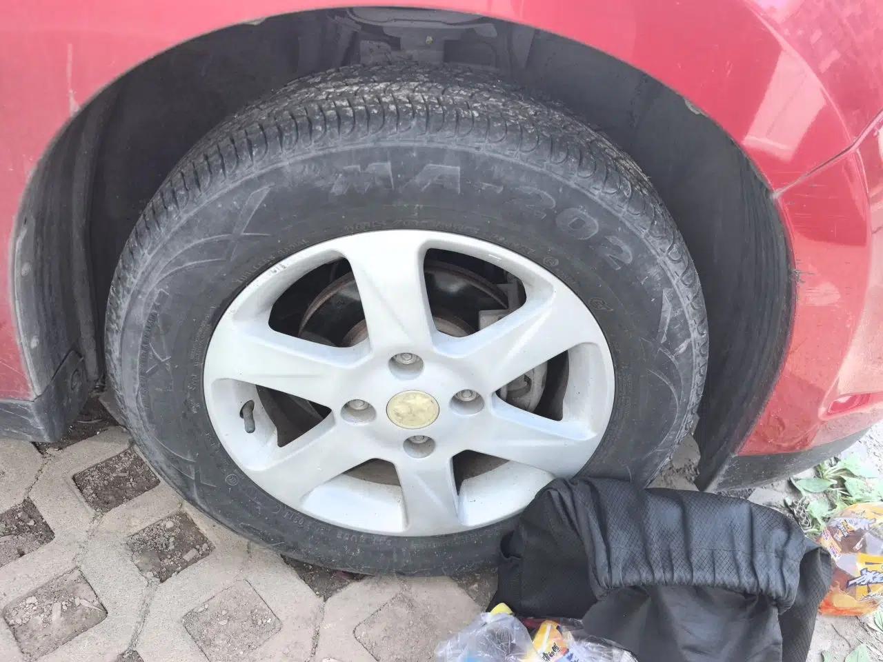 Venucia R50 2013 1.6L Manual Fashion Edition — миниатюра 8