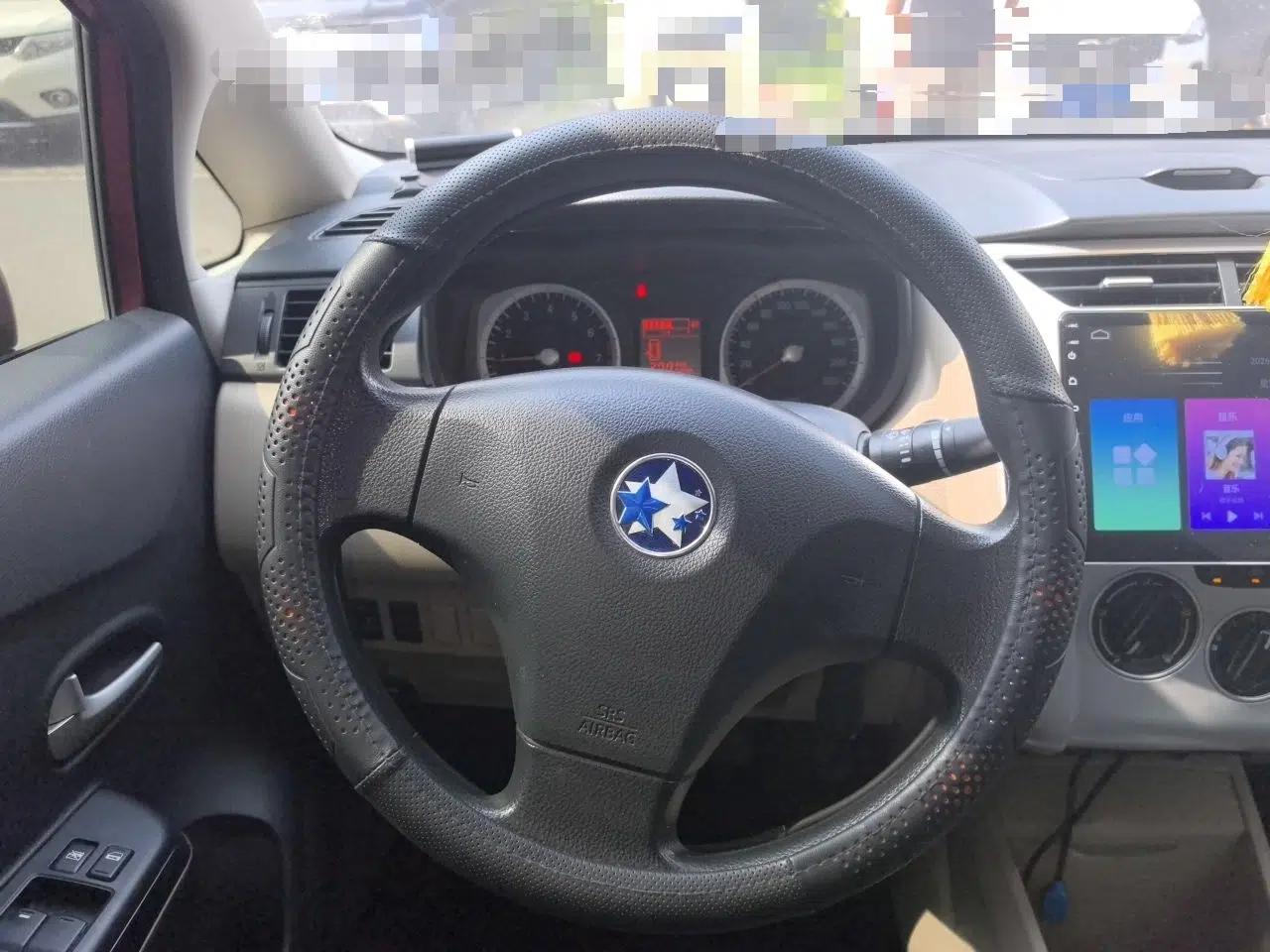 Venucia R50 2013 1.6L Manual Fashion Edition — миниатюра 10