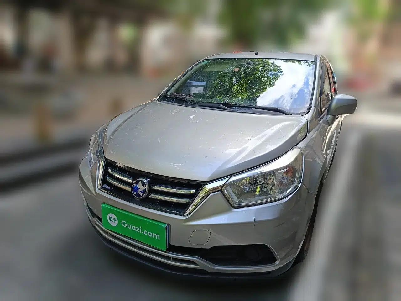 Venucia R50 2015 1.6L Manual Fashion Edition — миниатюра 1