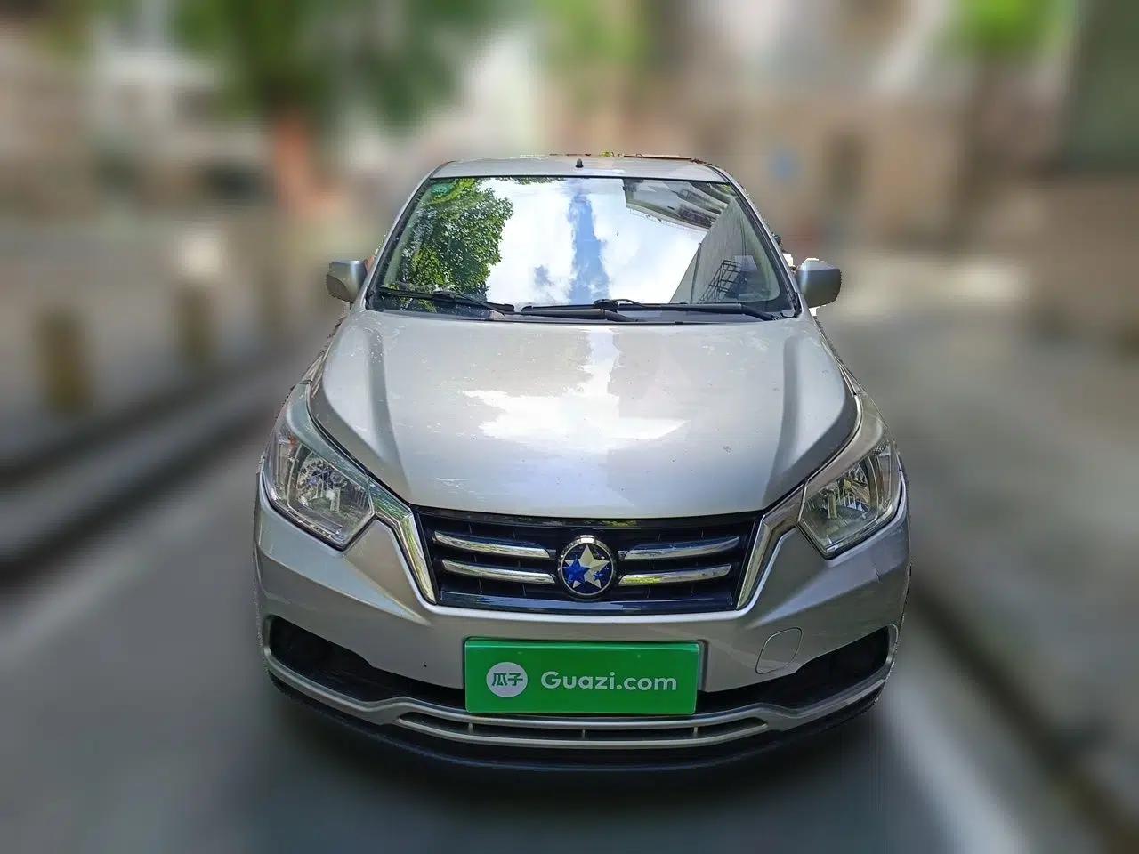 Venucia R50 2015 1.6L Manual Fashion Edition — миниатюра 2