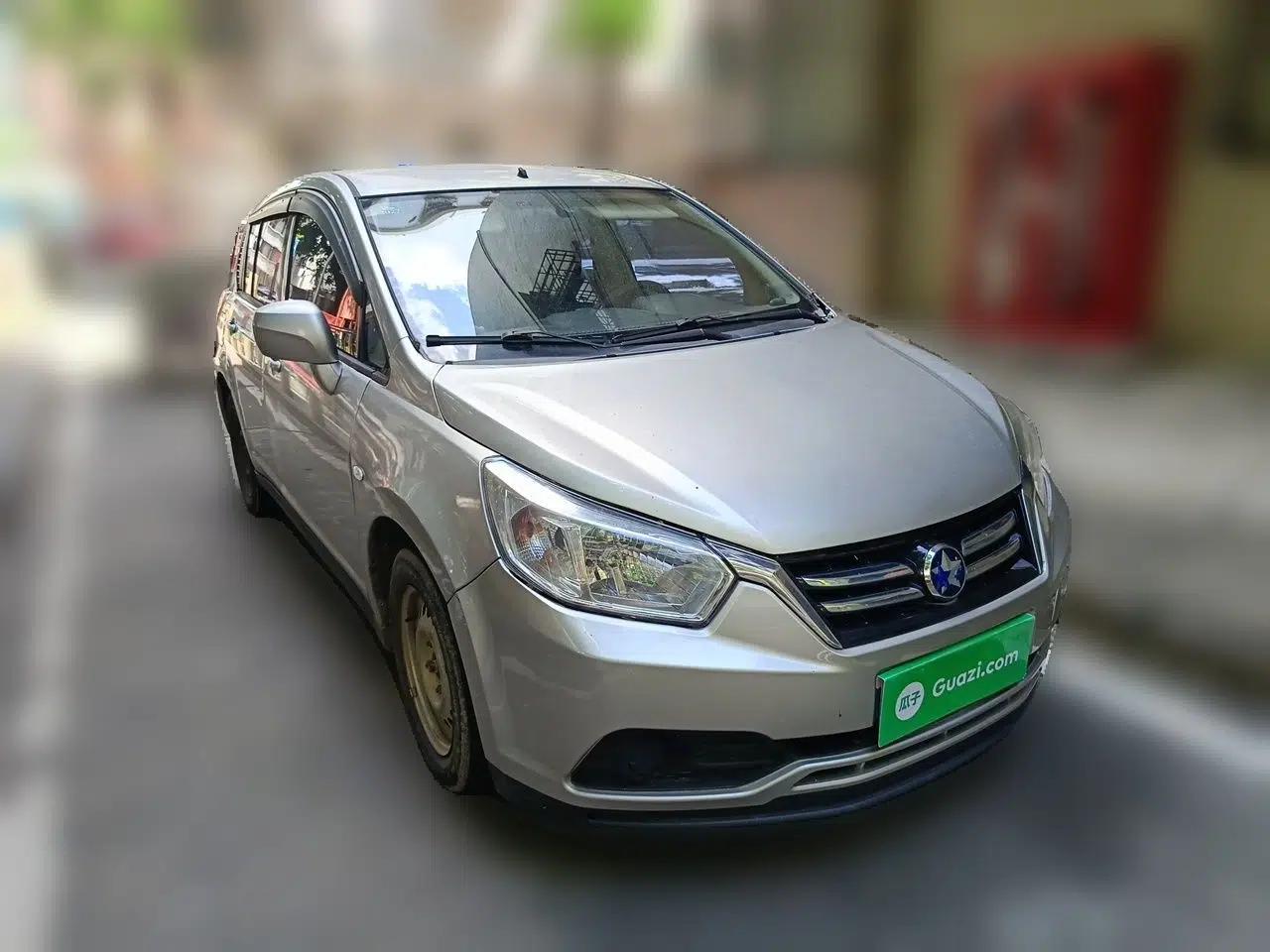 Venucia R50 2015 1.6L Manual Fashion Edition — миниатюра 3