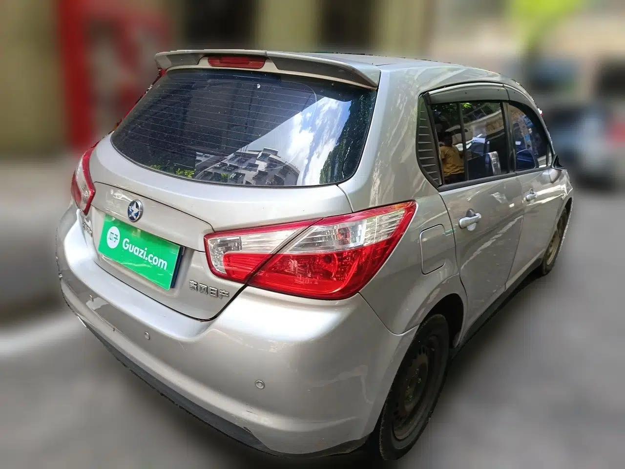 Venucia R50 2015 1.6L Manual Fashion Edition — миниатюра 6