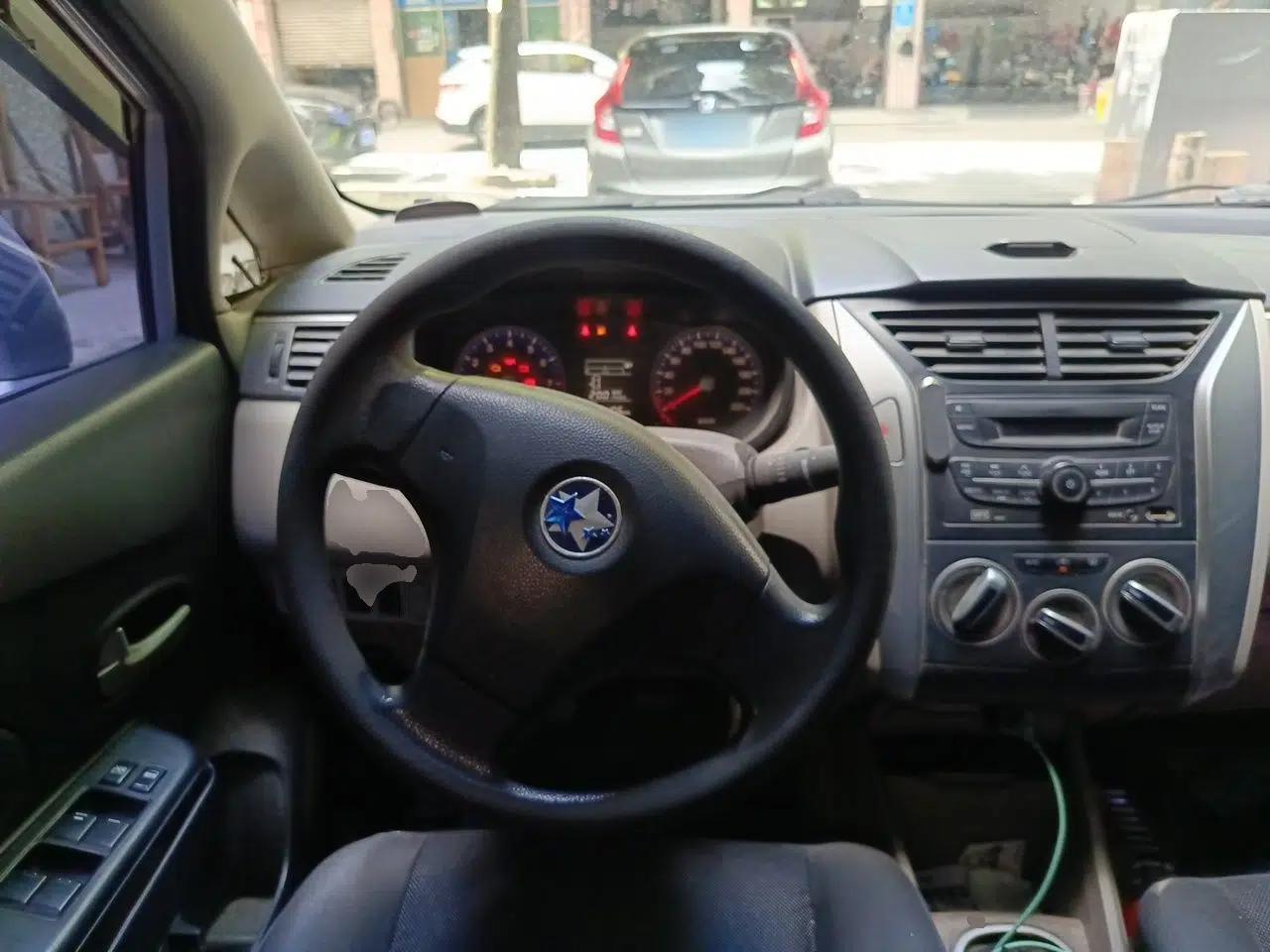 Venucia R50 2015 1.6L Manual Fashion Edition — миниатюра 10
