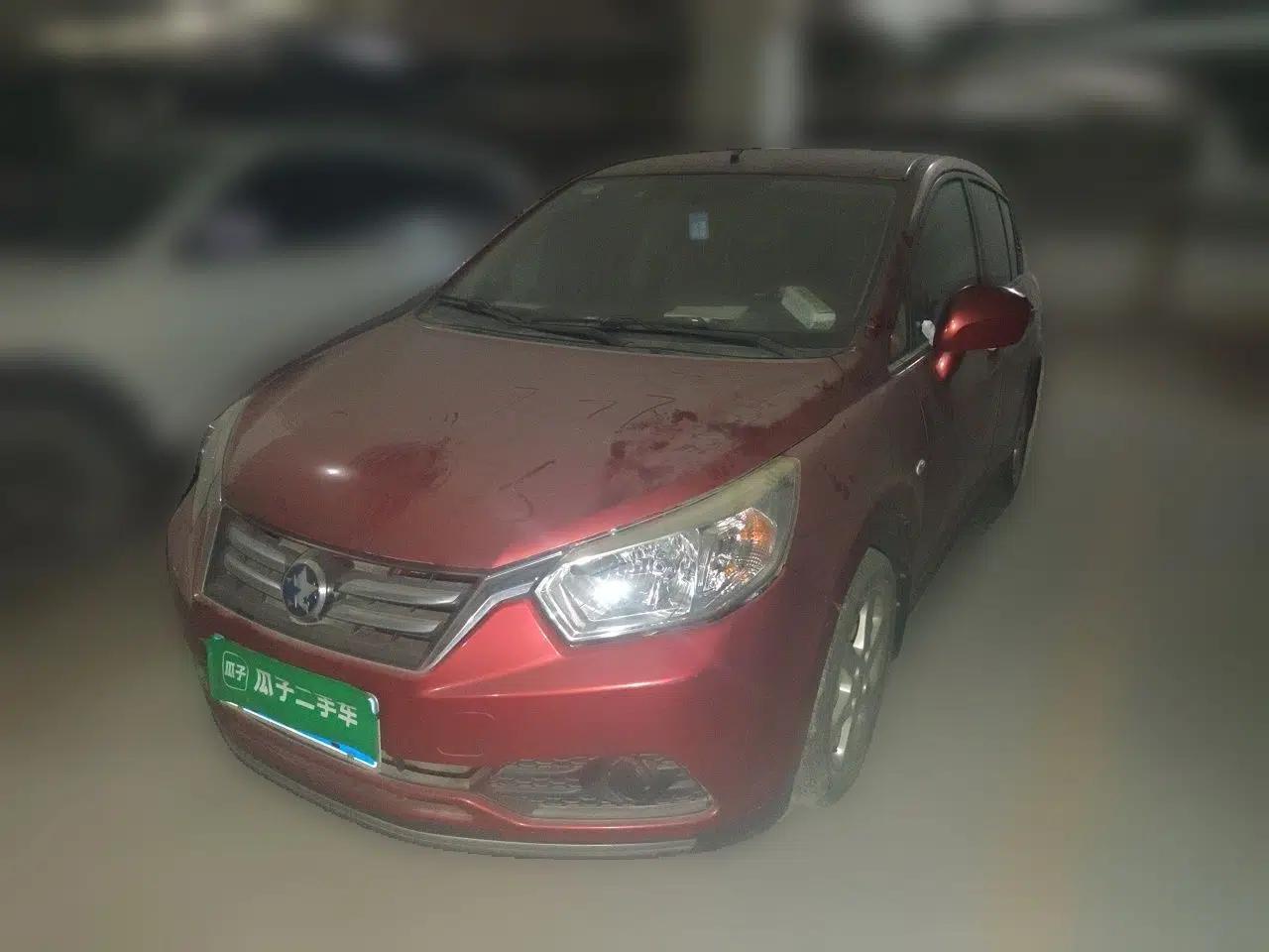 Venucia R50 2015 1.6L Manual Fashion Edition — миниатюра 1