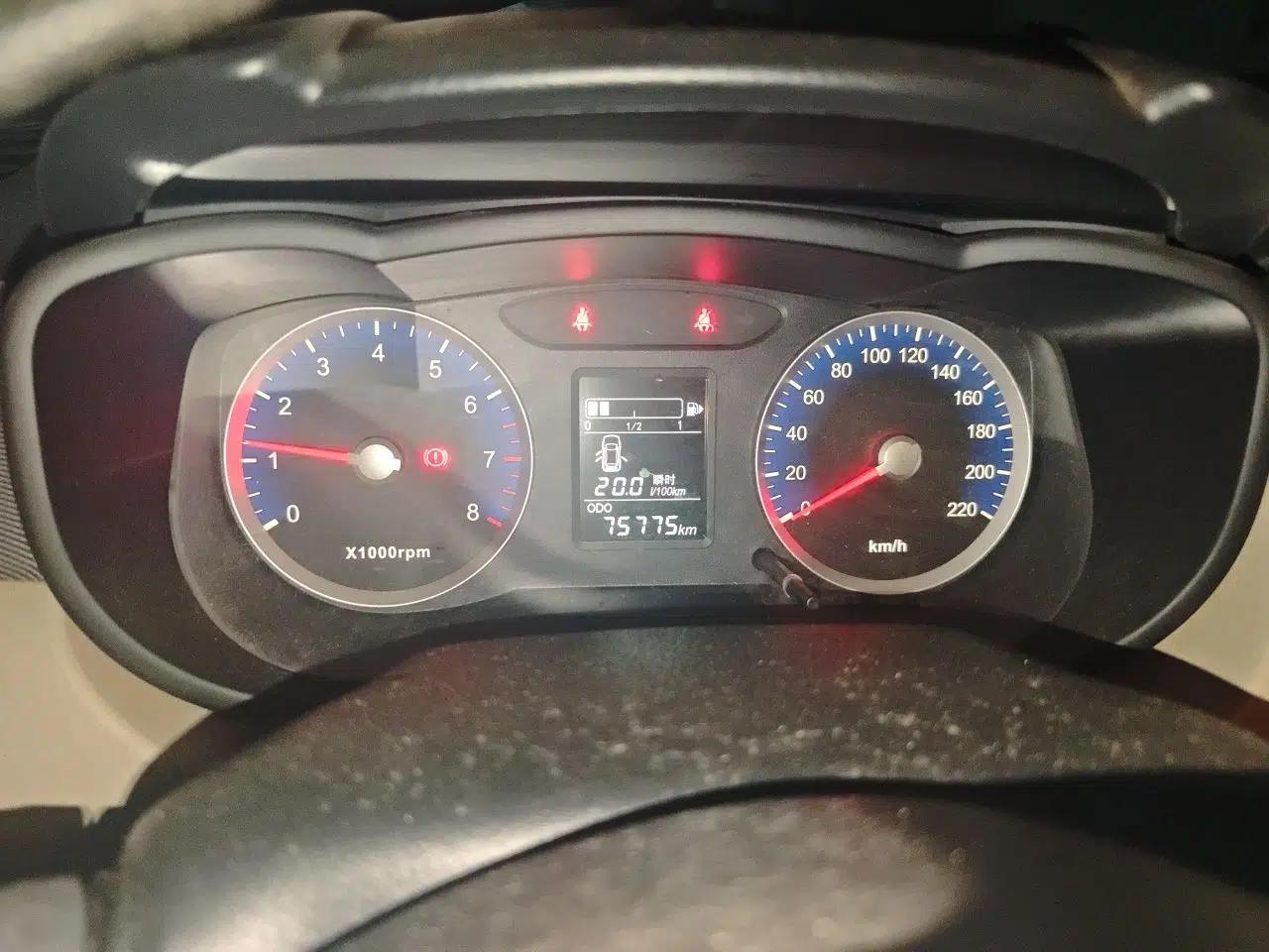 Venucia R50 2015 1.6L Manual Fashion Edition — миниатюра 11