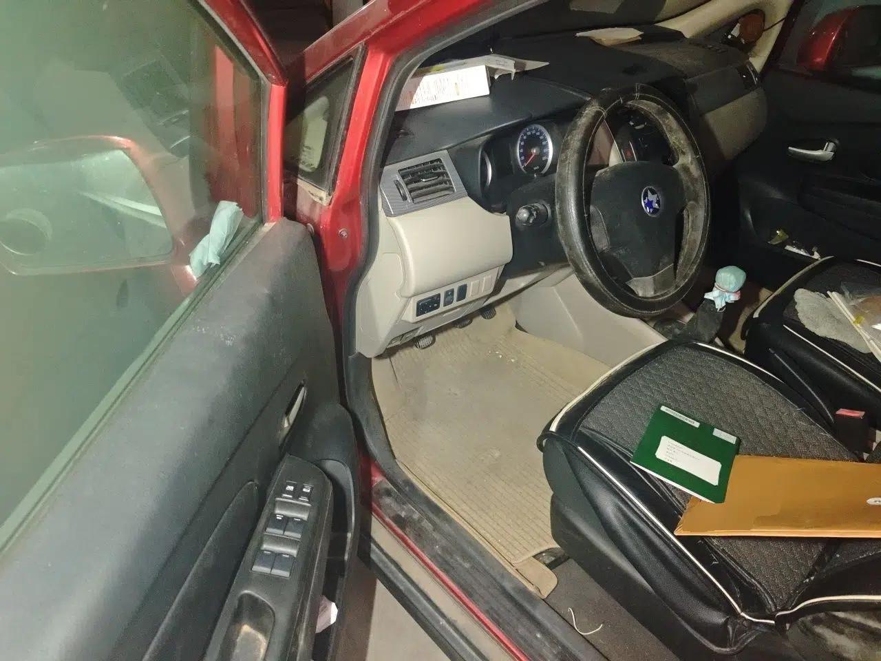 Venucia R50 2015 1.6L Manual Fashion Edition — миниатюра 16