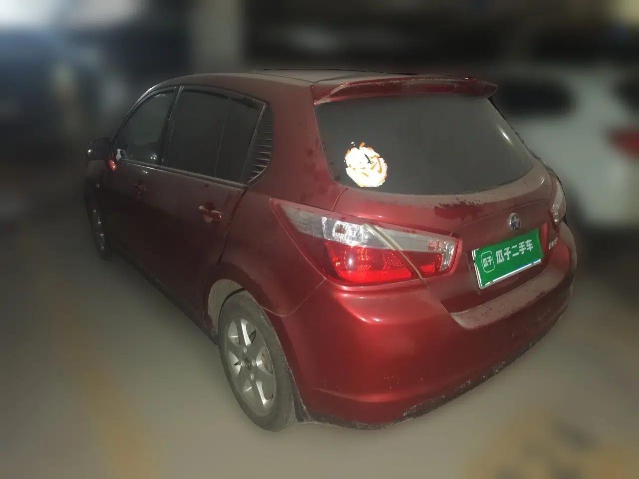 Venucia R50 2015 1.6L Manual Fashion Edition — миниатюра 4