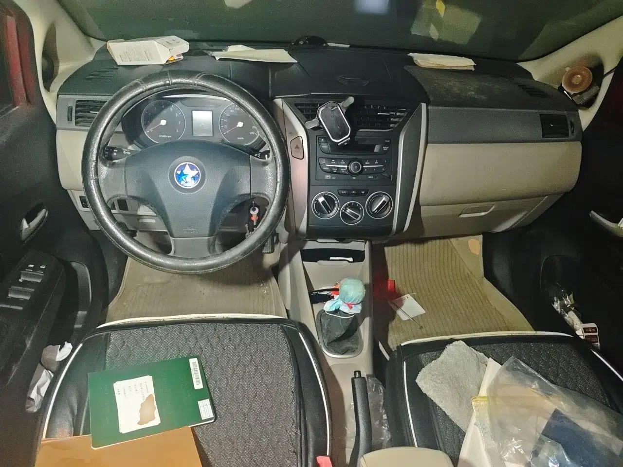 Venucia R50 2015 1.6L Manual Fashion Edition — миниатюра 9