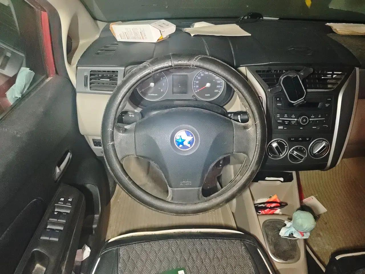 Venucia R50 2015 1.6L Manual Fashion Edition — миниатюра 10