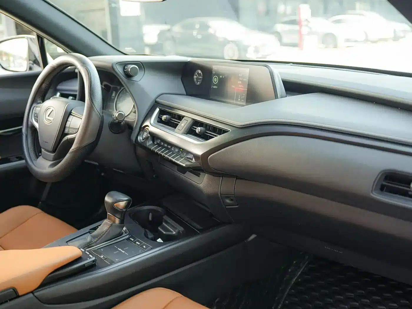 Lexus UX 2020 200 Special Edition — миниатюра 10