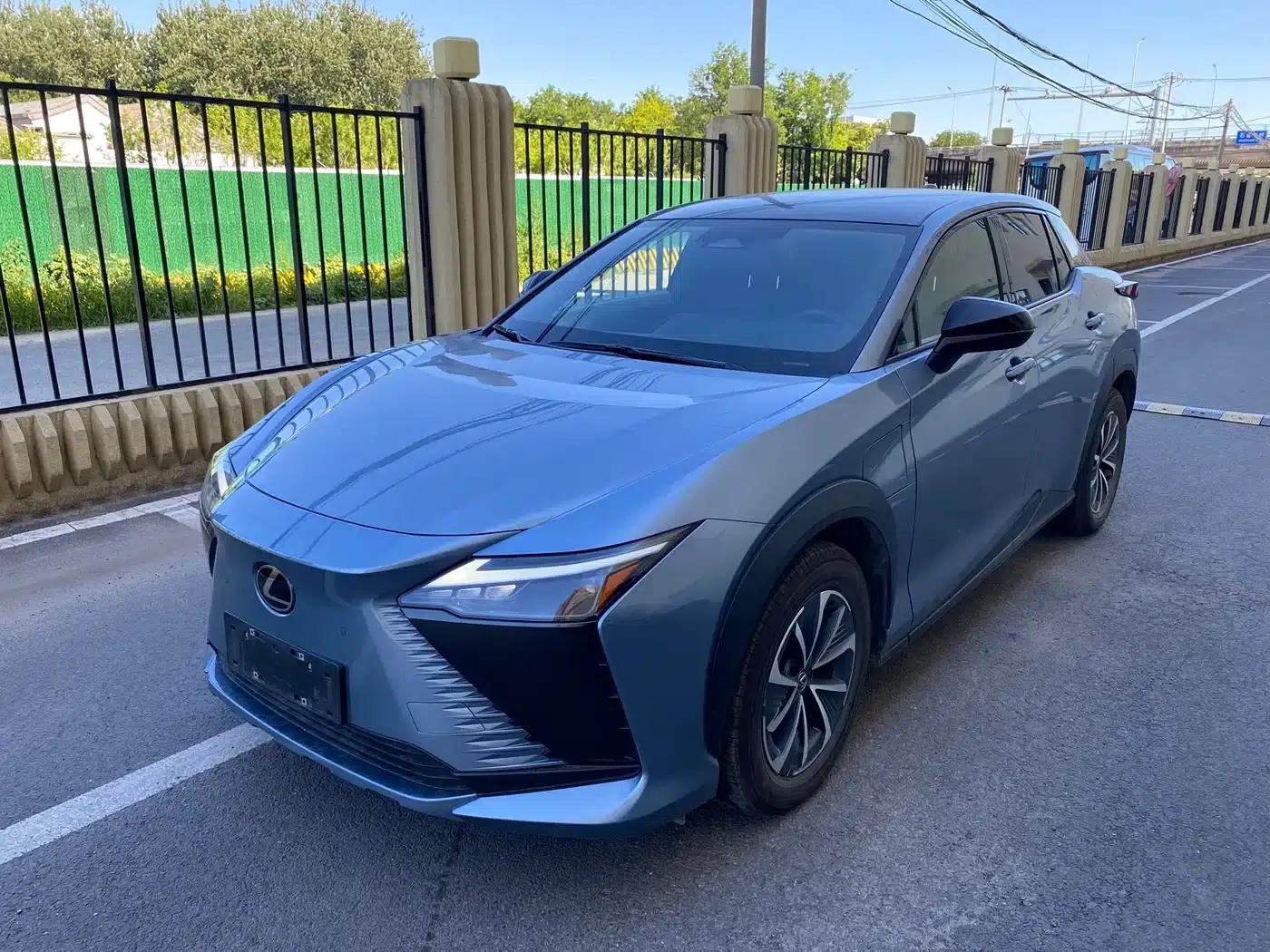 Lexus RZ 2023 450e AWD Luxury Edition — миниатюра 1