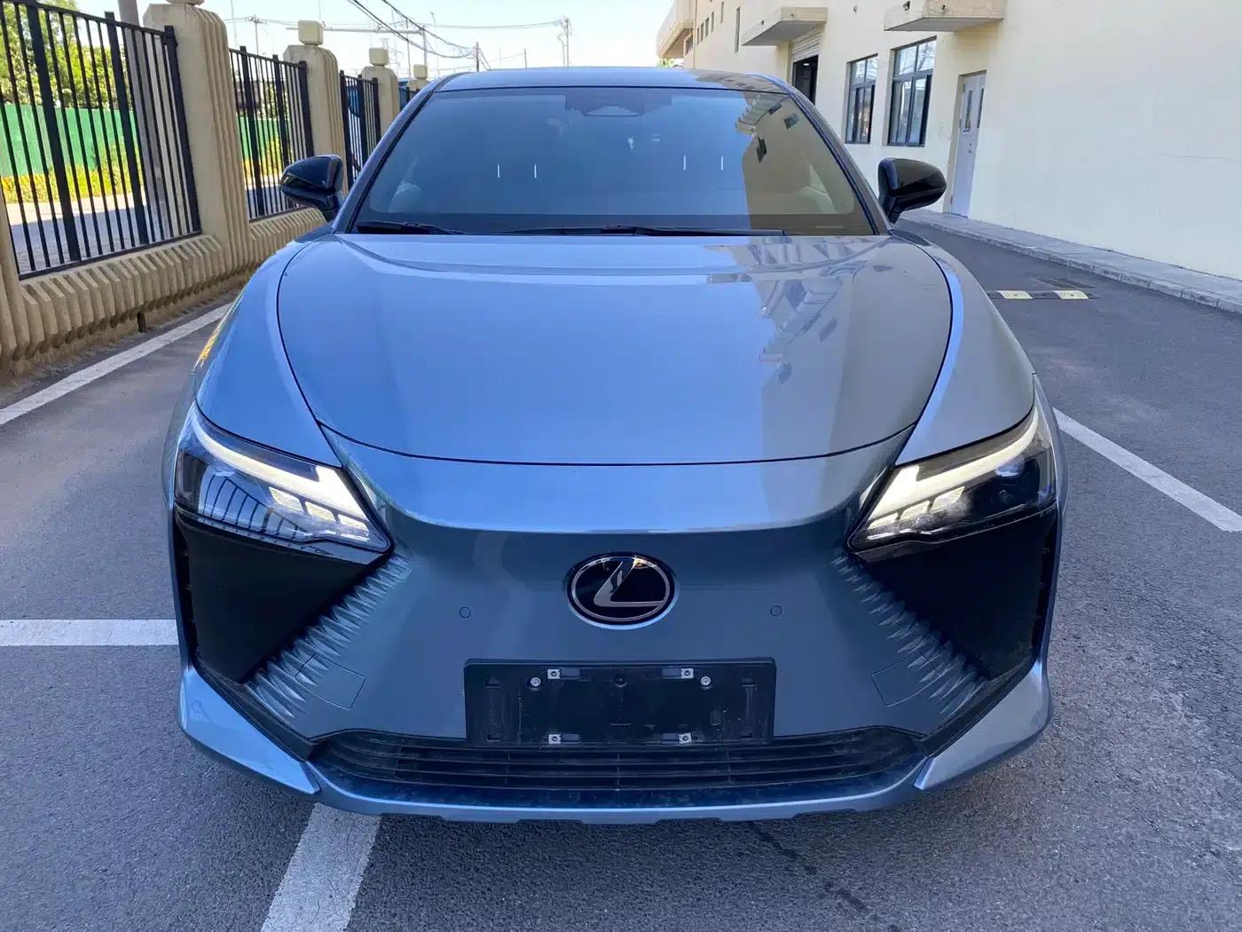 Lexus RZ 2023 450e AWD Luxury Edition — миниатюра 2